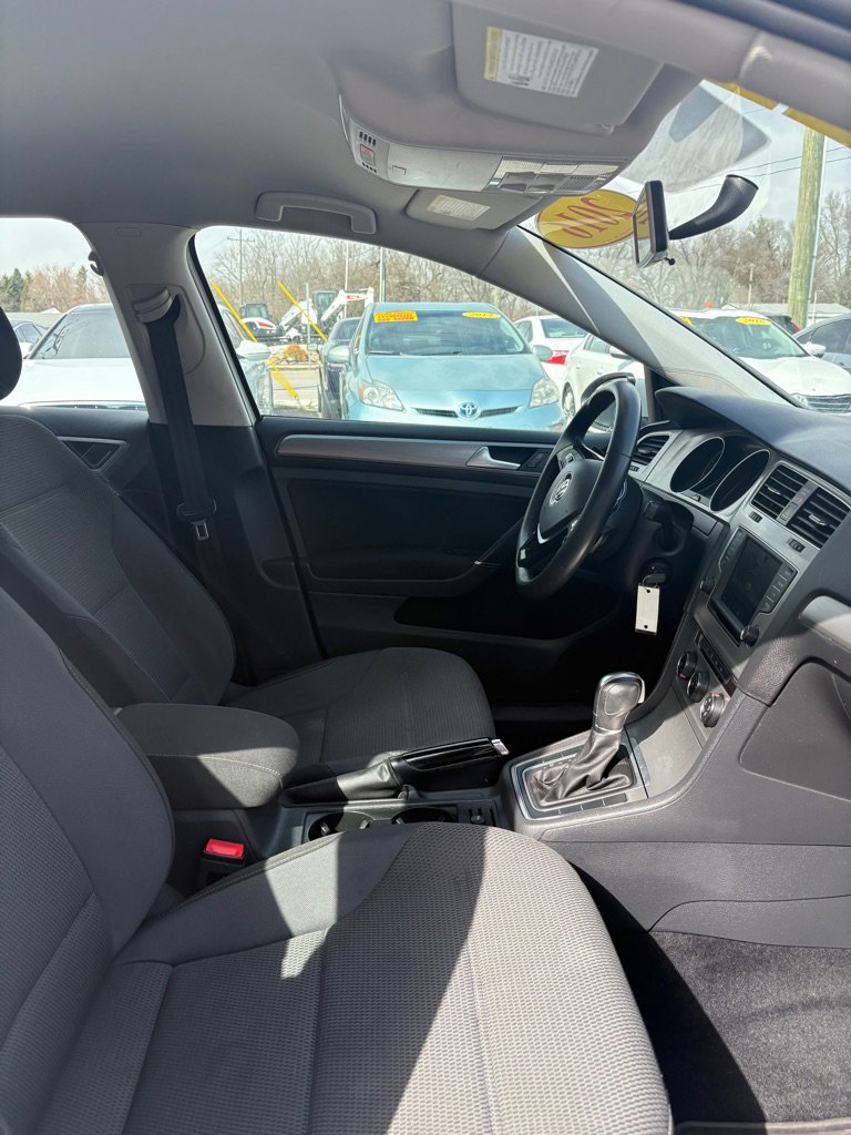 Used 2016 Volkswagen Golf S image 14