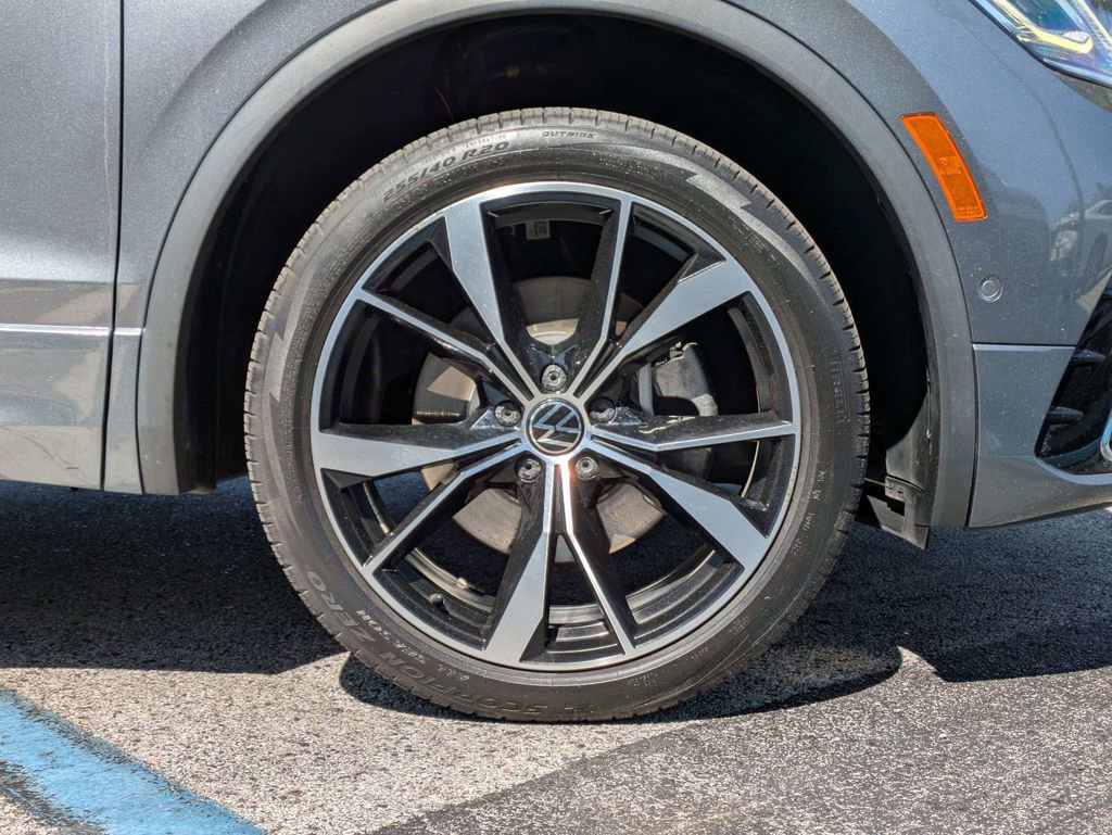 Used 2022 Volkswagen Tiguan SEL R-Line AWD/4WD image 11