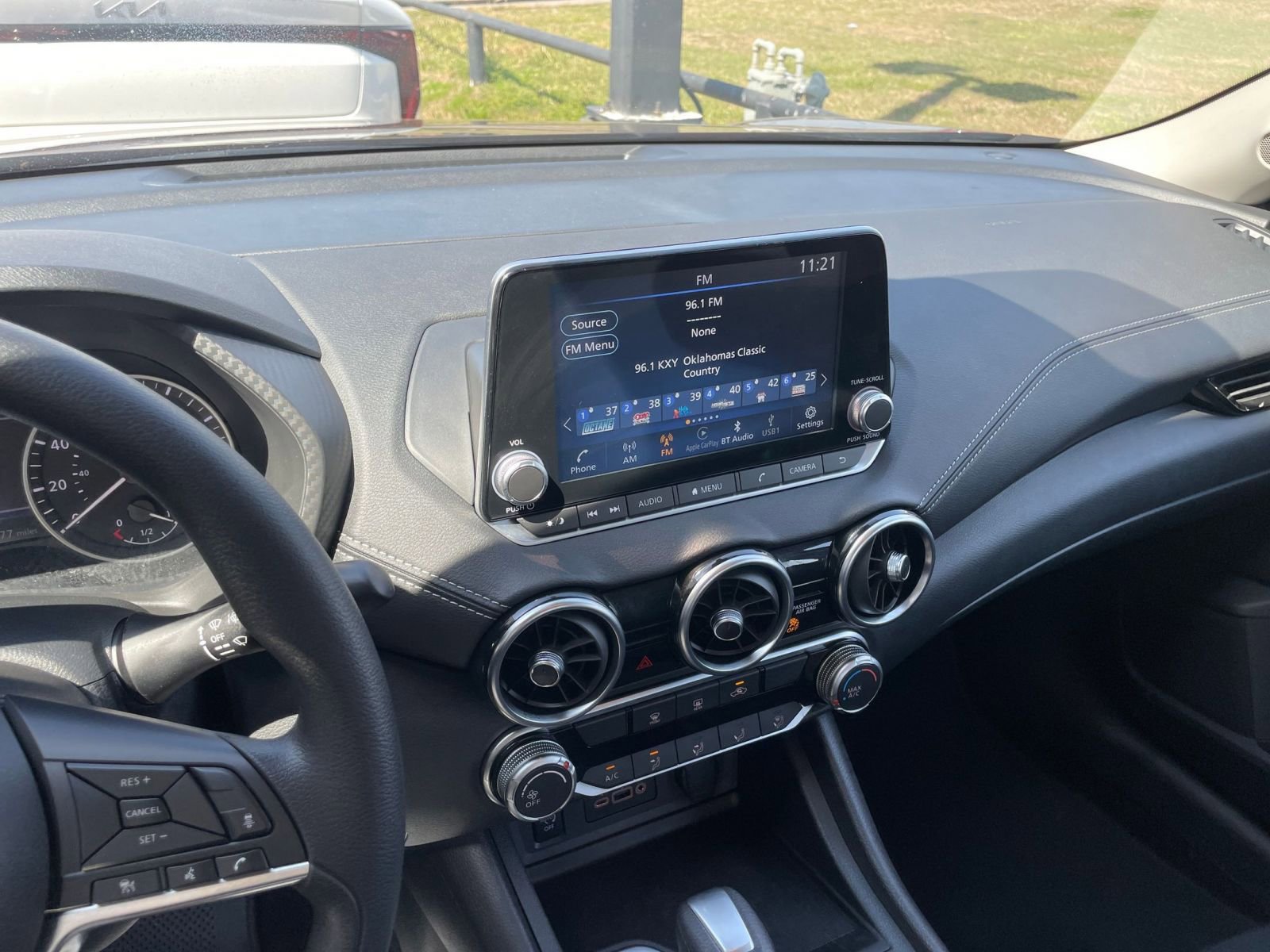 Used 2025 Nissan Sentra SV image 17