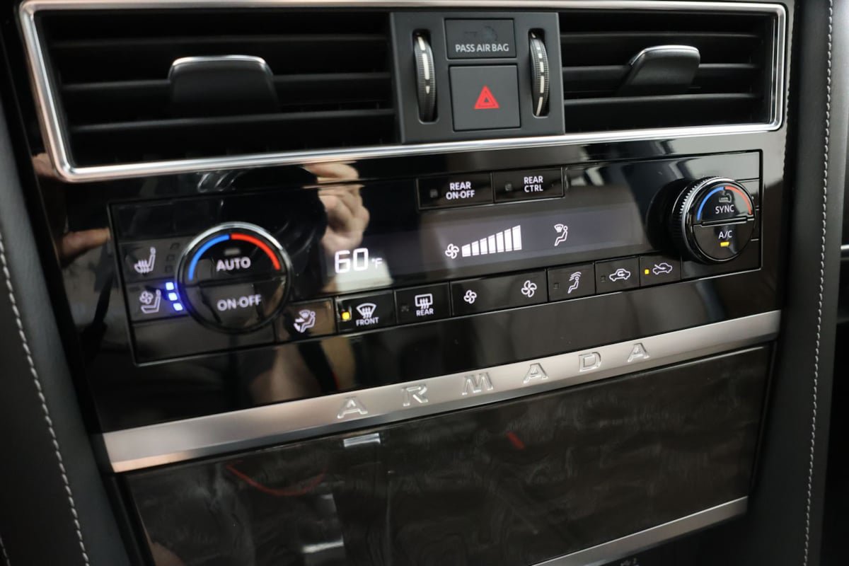 Used 2023 Nissan Armada Platinum AWD/4WD image 33