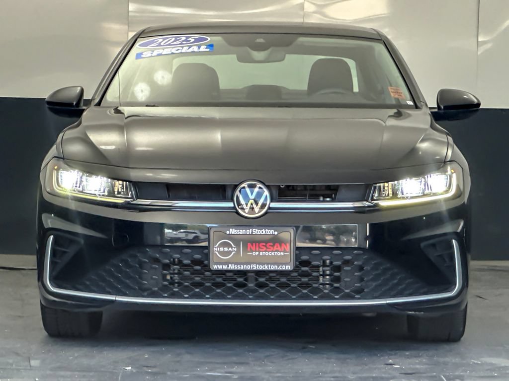 Used 2025 Volkswagen Jetta SE FWD image 8