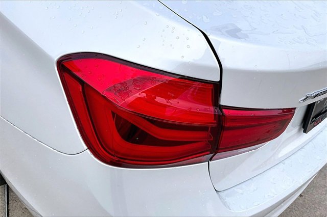 Used 2016 BMW 320i xDrive Sedan image 32