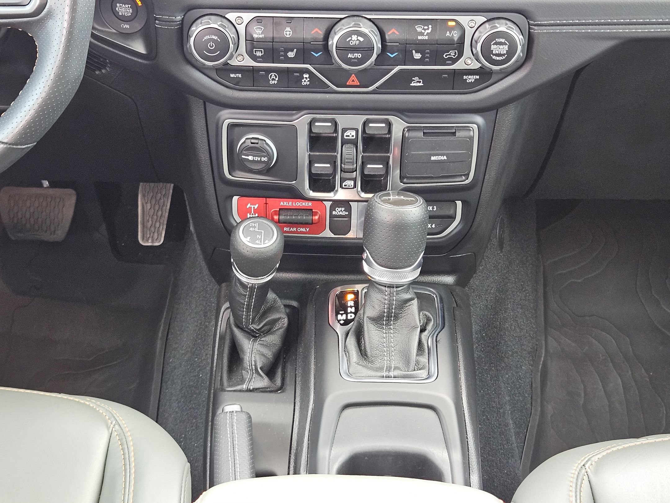 Certified 2024 Jeep Gladiator Mojave w/ Technology Group image 19