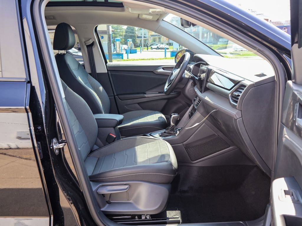 New 2026 Volkswagen Taos SE image 27