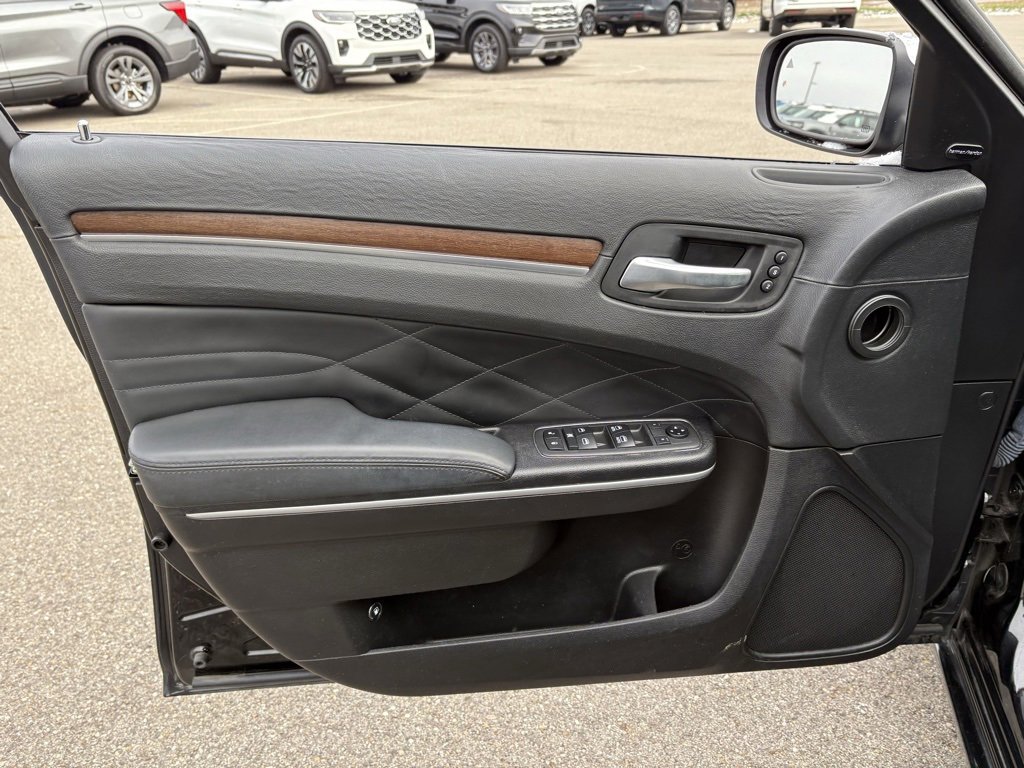 Used 2019 Chrysler 300 C w/ Sun, Sound & Nav Package image 35