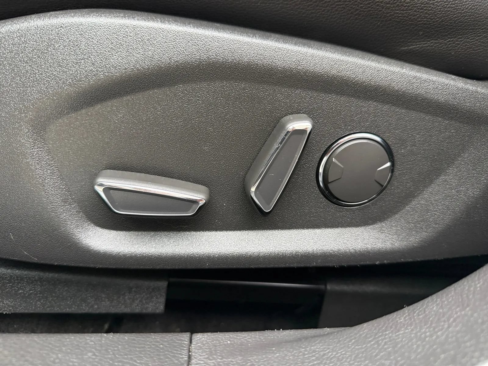 Used 2016 Ford Fusion Titanium FWD image 17