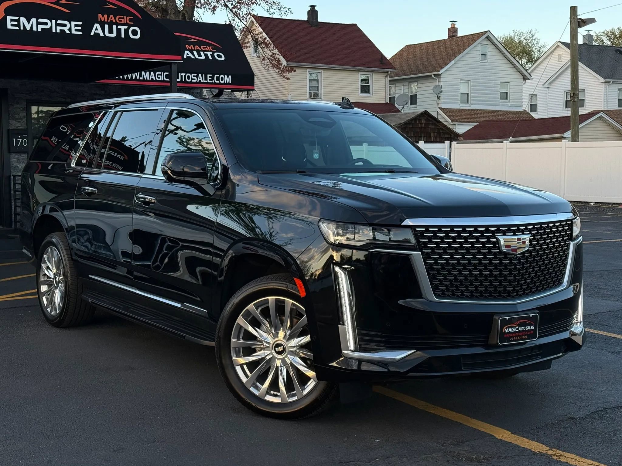 Used 2023 Cadillac Escalade ESV Premium Luxury AWD/4WD image 5