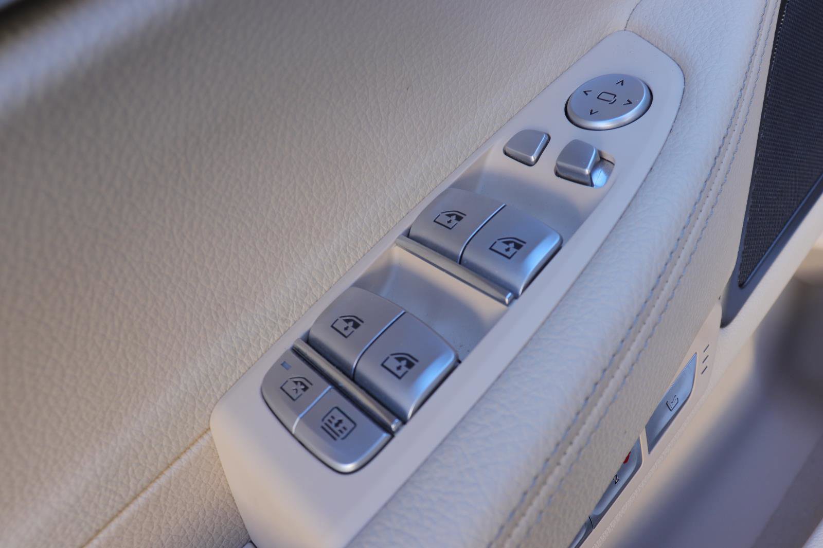 Used 2018 BMW 740i image 22