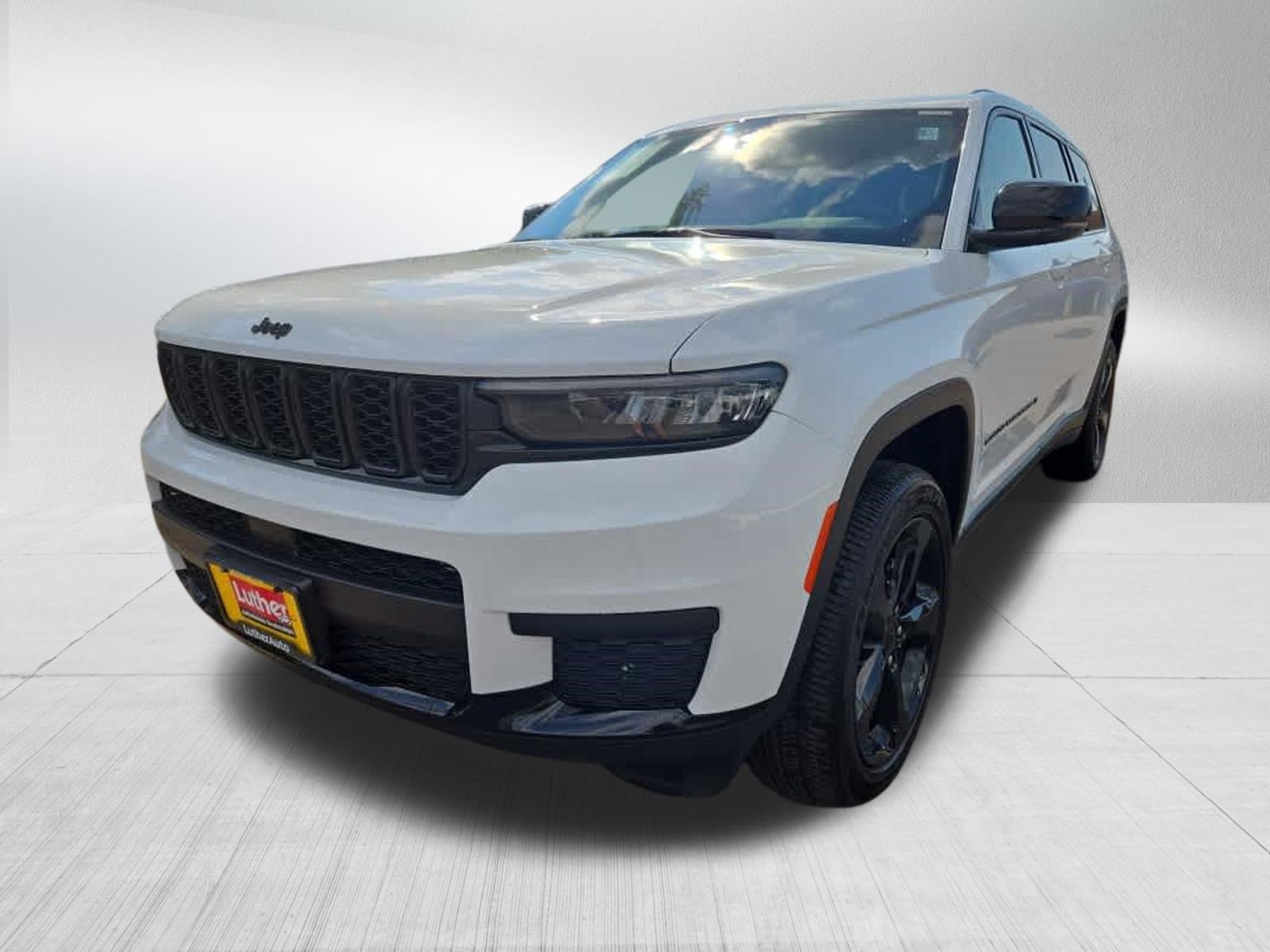 Used 2025 Jeep Grand Cherokee L Altitude AWD/4WD image 7