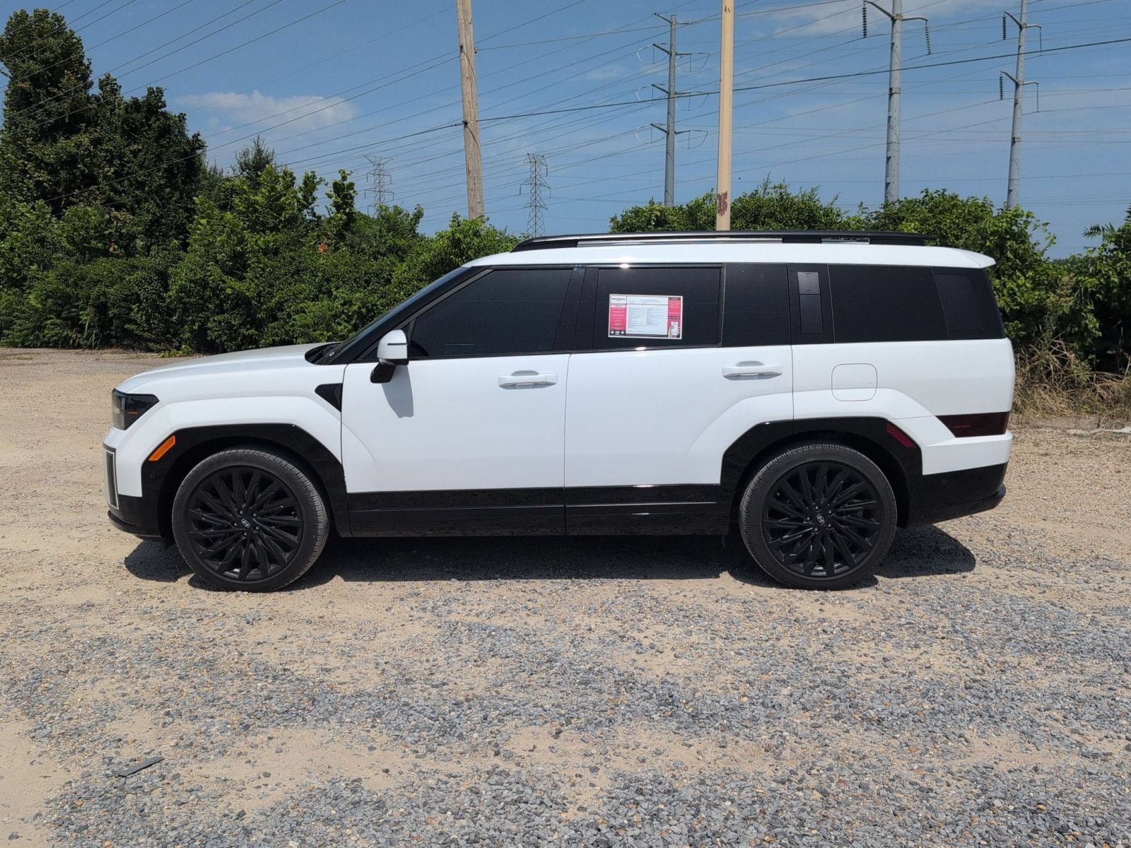 Used 2024 Hyundai Santa Fe Calligraphy FWD image 2