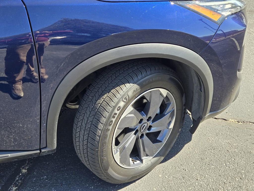 Used 2025 Nissan Rogue SV image 6