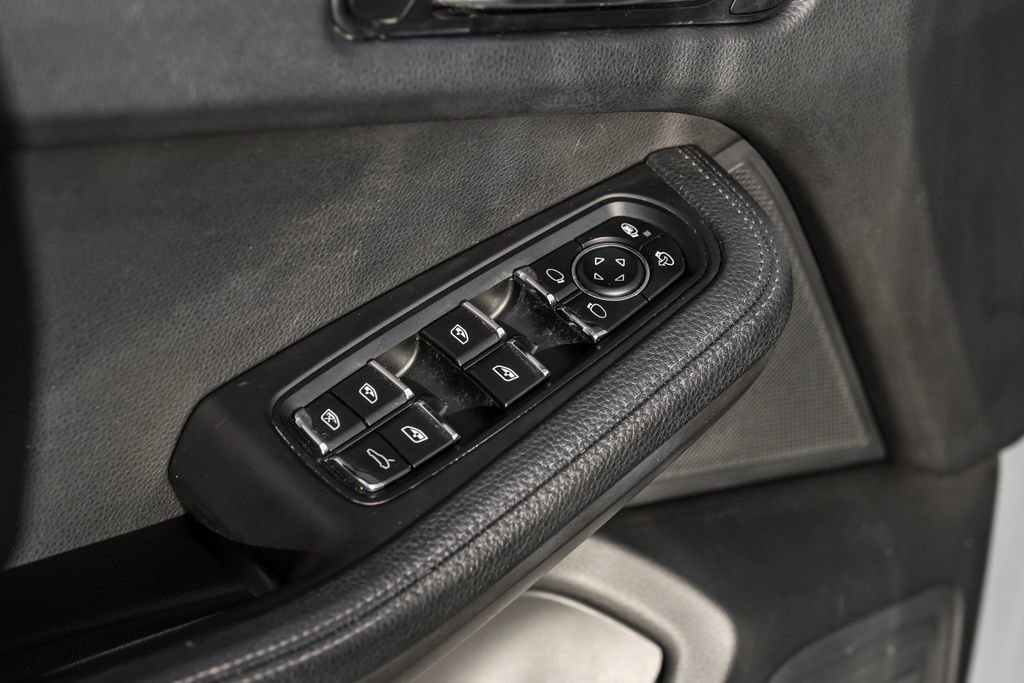 Used 2020 Porsche Macan AWD/4WD image 48