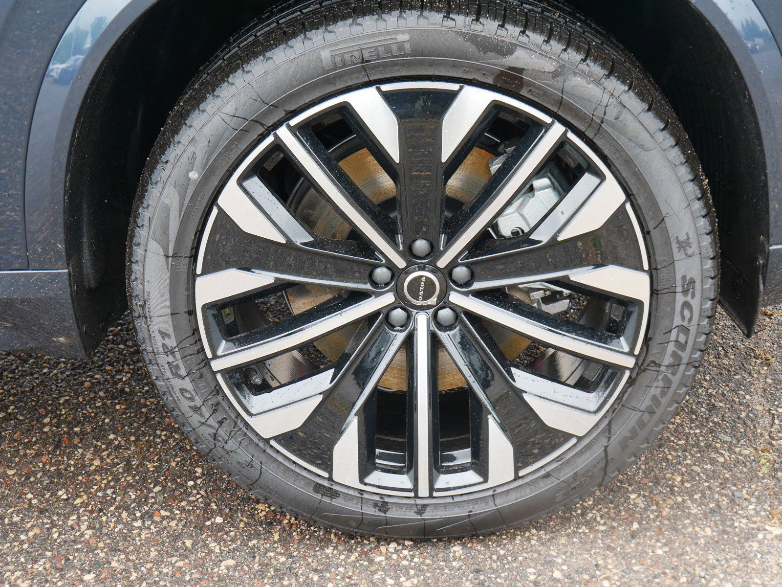 New 2025 Volvo XC90 T8 Core image 4