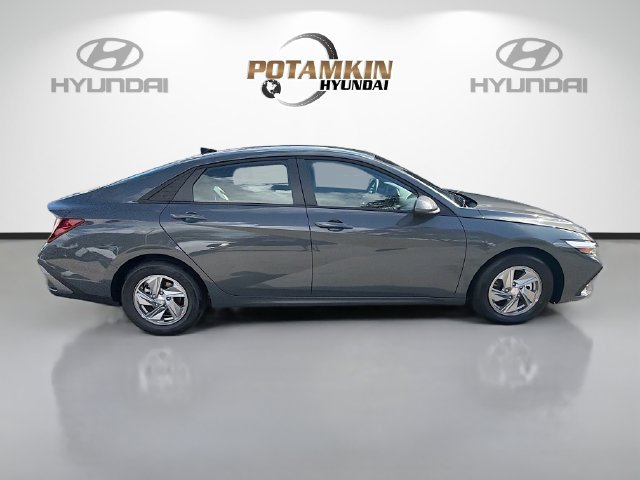 Certified 2026 Hyundai Elantra SE FWD image 5