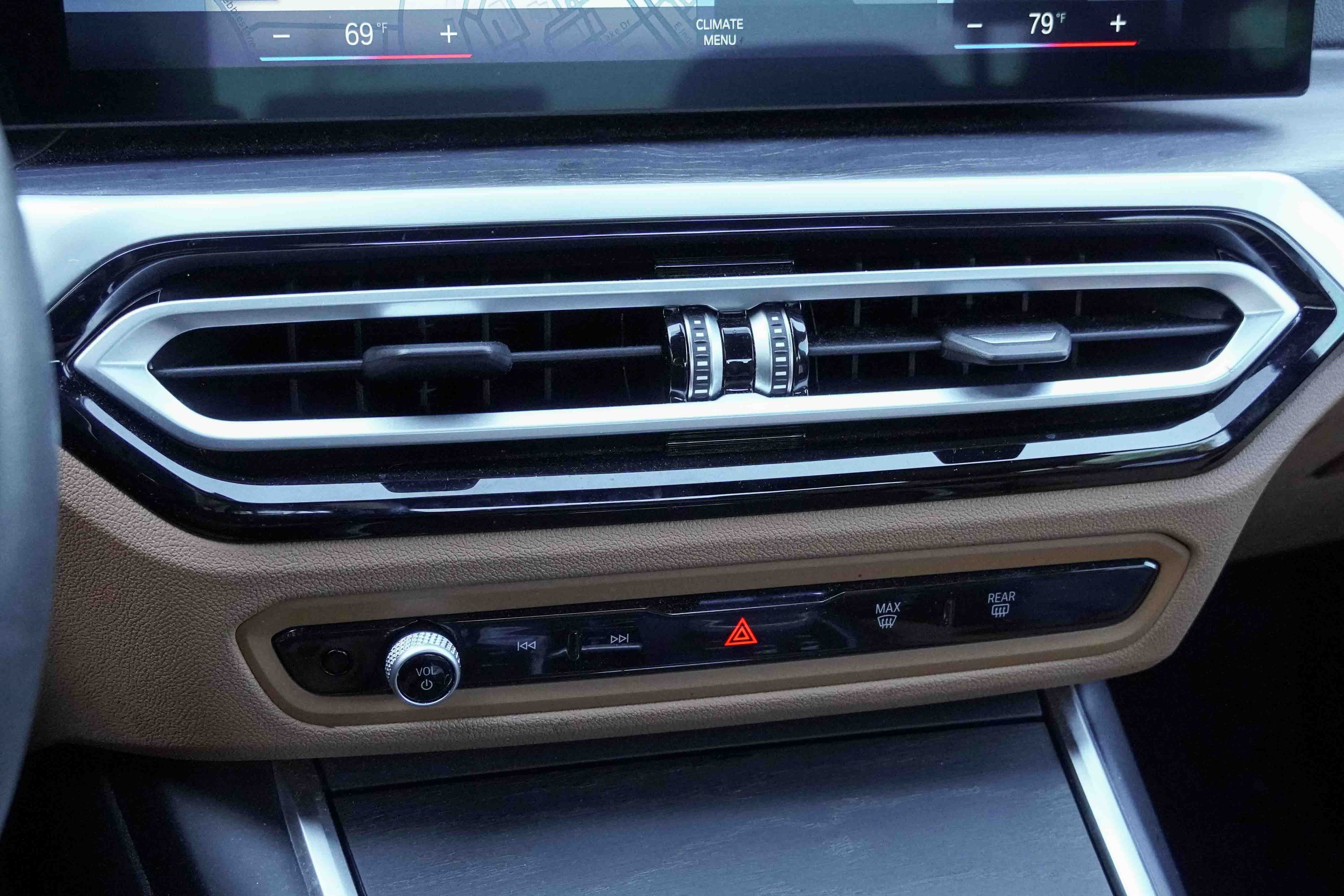 Used 2024 BMW 330i Sedan w/ Convenience Package image 28