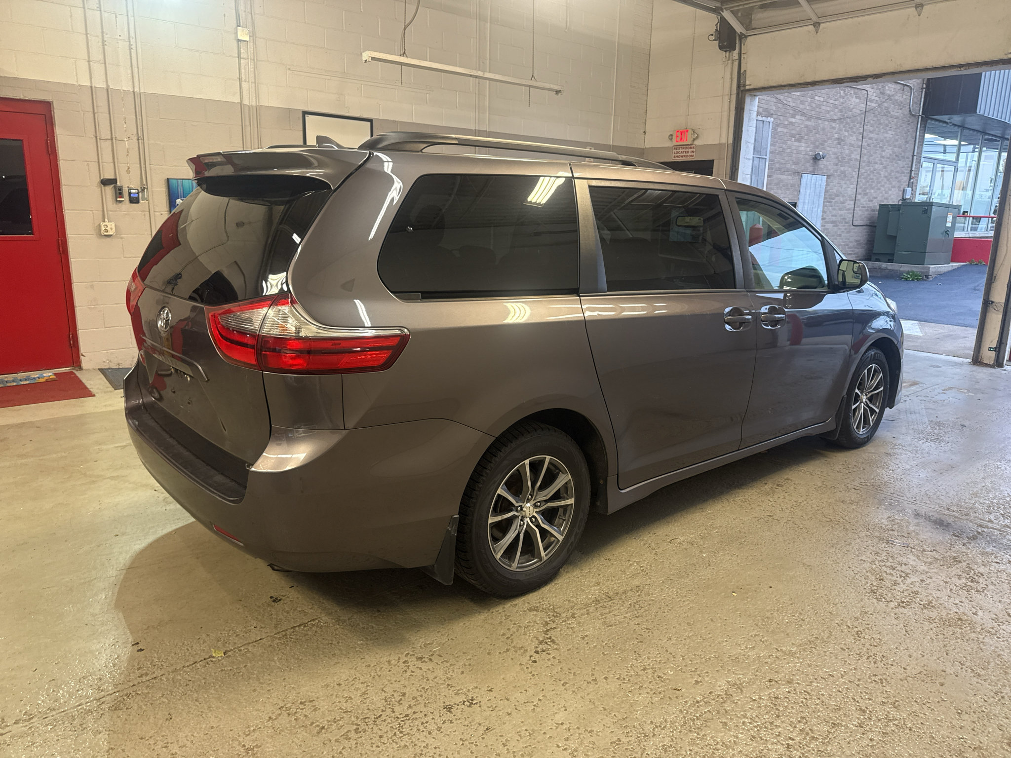 Used 2020 Toyota Sienna LE FWD image 8