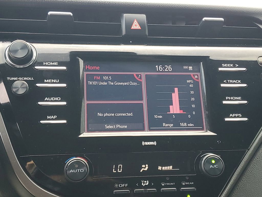 Used 2020 Toyota Camry SE image 16