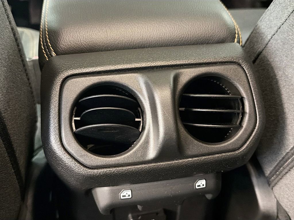 Used 2025 Jeep Wrangler Unlimited Sahara AWD/4WD image 23