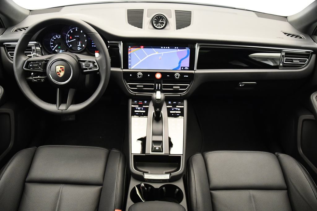 Used 2025 Porsche Macan image 20
