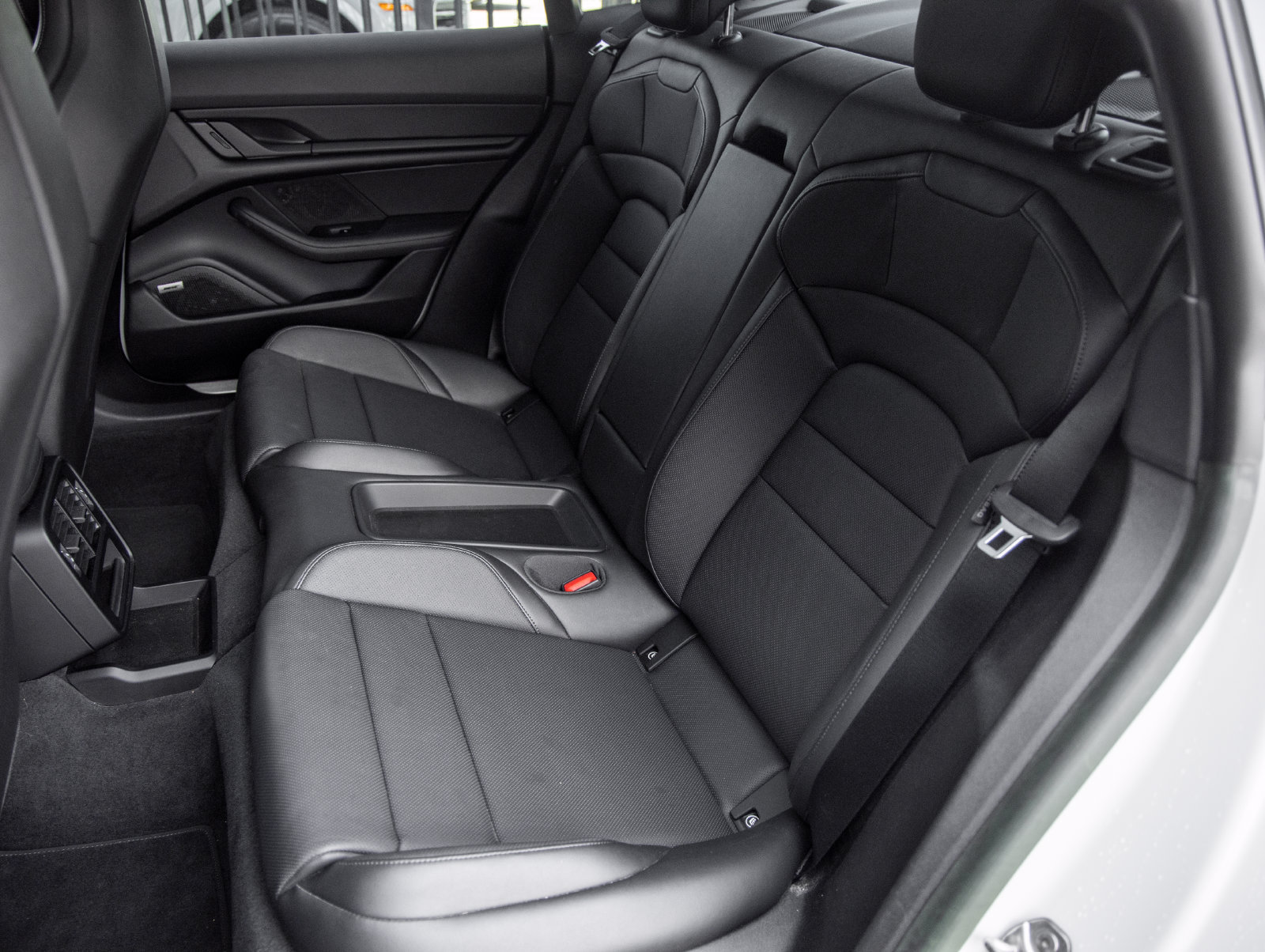 Certified 2023 Porsche Taycan 4S AWD/4WD image 35