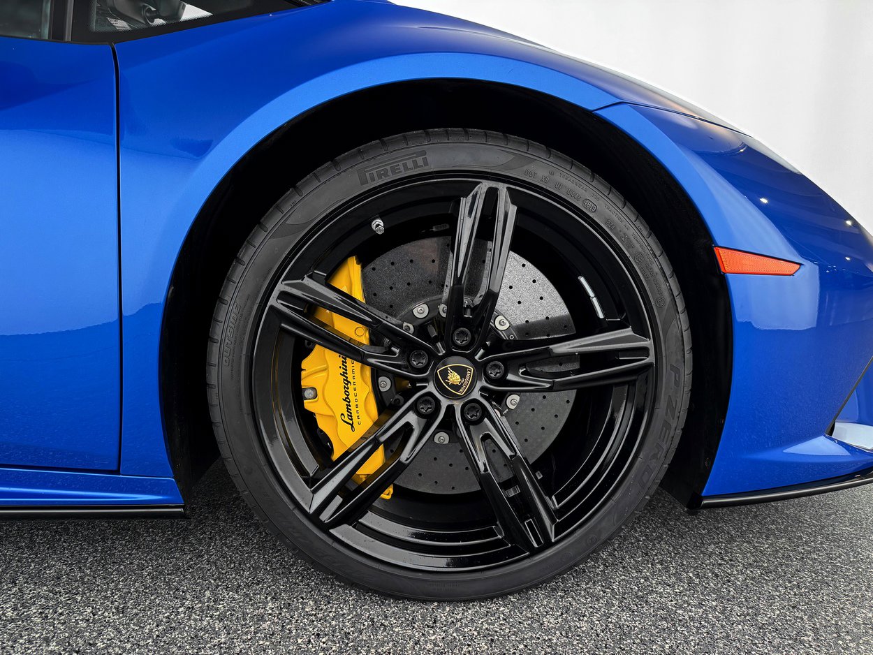 Used 2020 Lamborghini Huracan EVO image 32