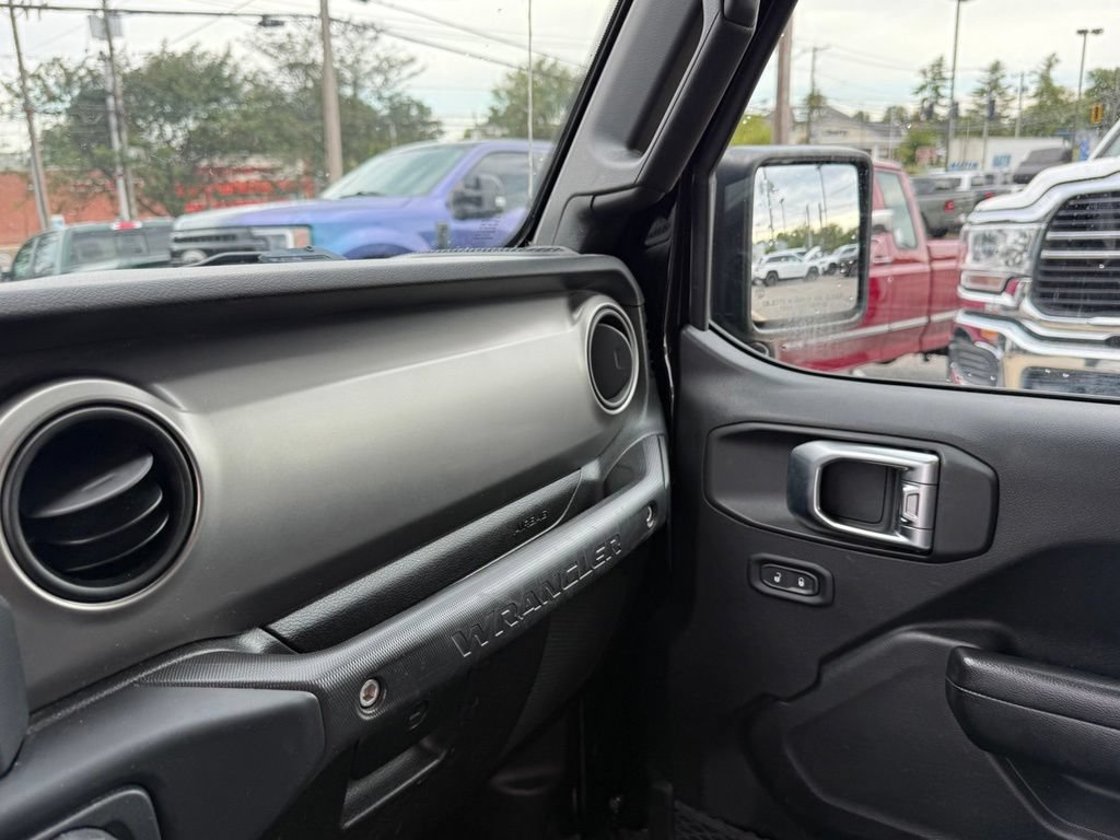 Used 2019 Jeep Wrangler Sport AWD/4WD image 22