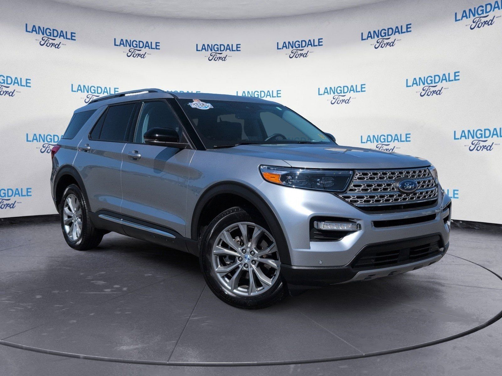 Used 2023 Ford Explorer Limited w/ Limited Technology Package AWD/4WD image 2