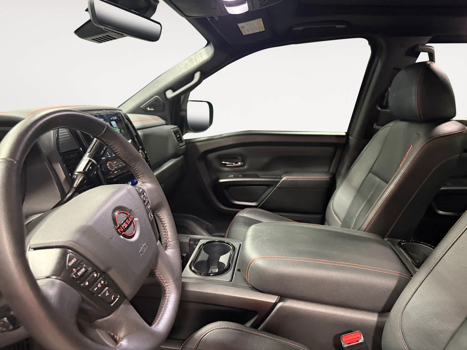 Used 2024 Nissan Titan PRO-4X w/ Pro-4x Convenience Package AWD/4WD image 10