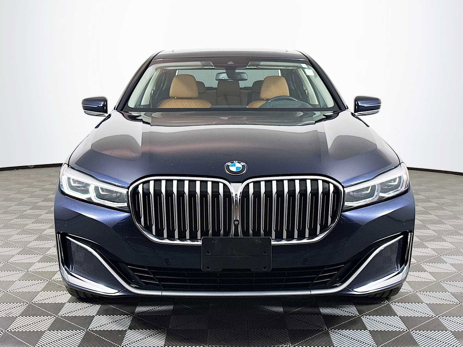 Used 2020 BMW 740i xDrive w/ Premium Package AWD/4WD image 2