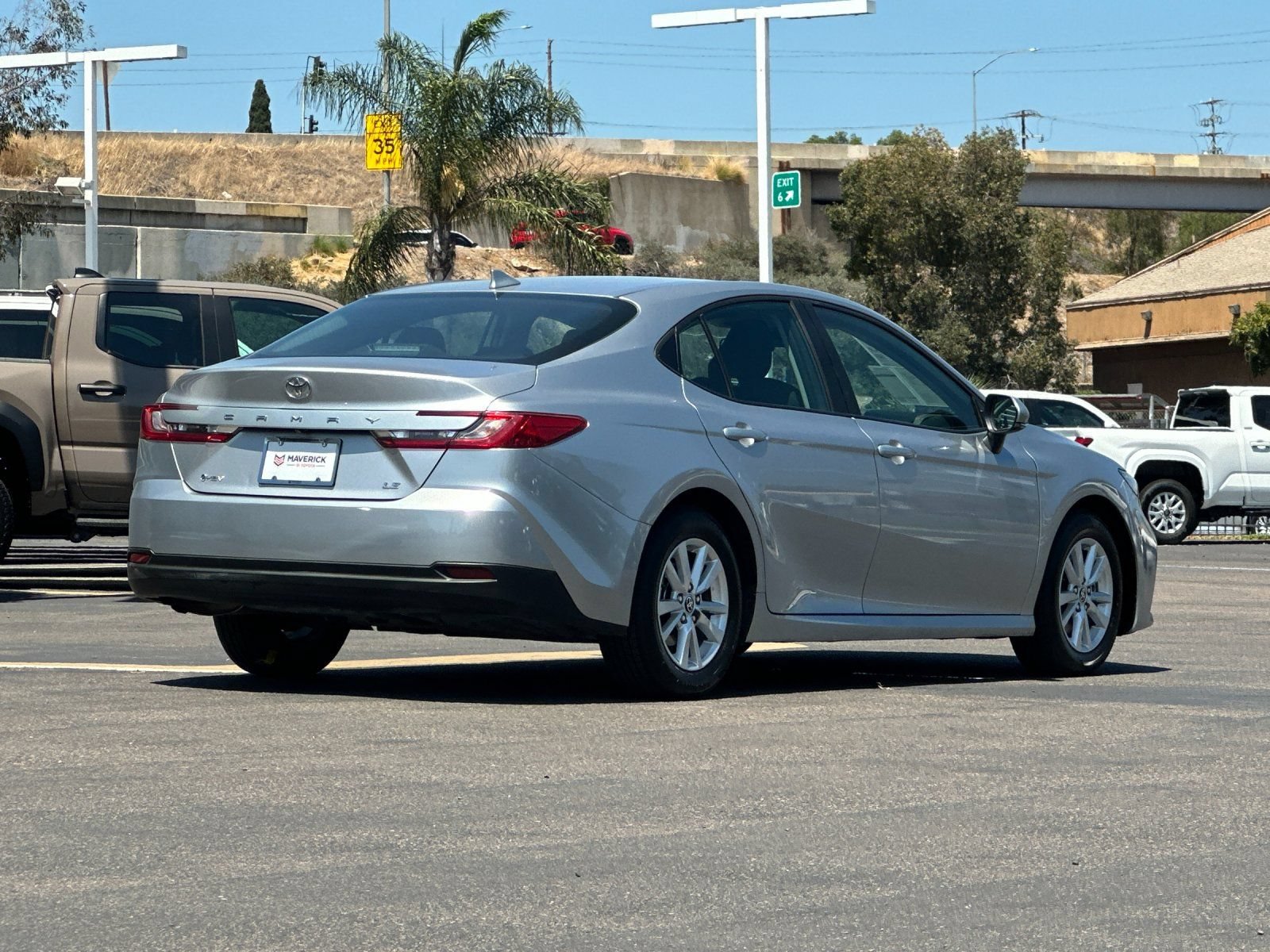 Used 2025 Toyota Camry LE FWD image 5