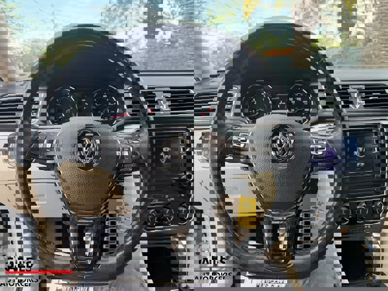 Used 2017 Volkswagen Passat 1.8T R-Line image 14