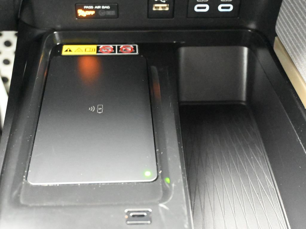 Used 2025 Toyota Camry SE w/ Convenience Package image 27