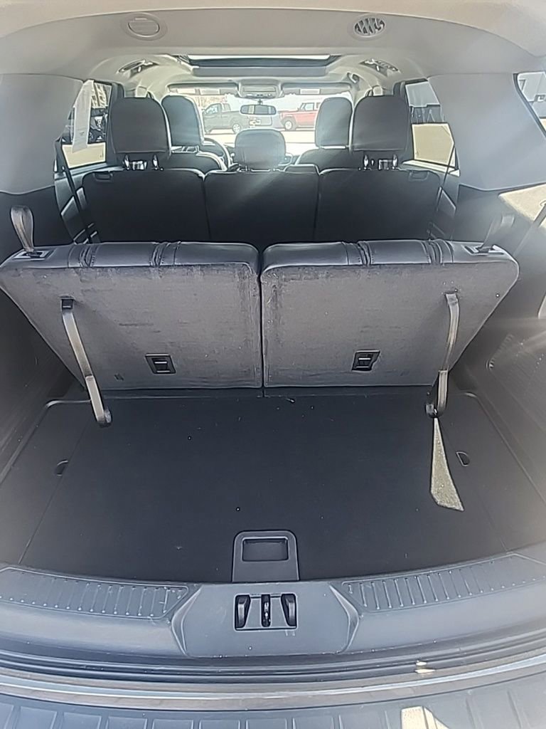 Used 2023 Ford Explorer XLT w/ Equipment Group 202A image 11