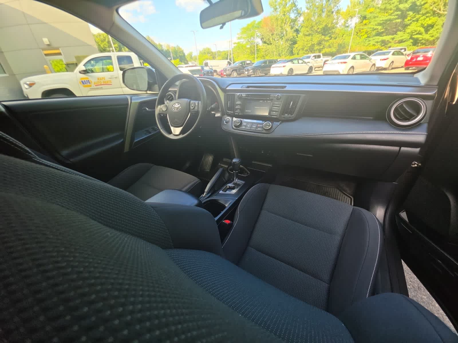 Used 2018 Toyota RAV4 XLE AWD/4WD image 24