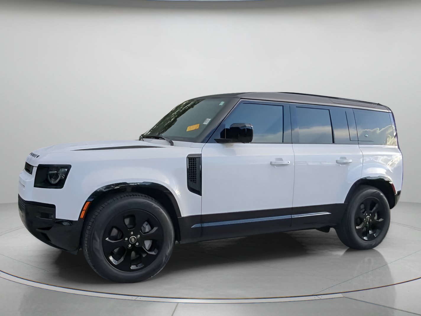 Used 2024 Land Rover Defender 110 X-Dynamic SE AWD/4WD image 14