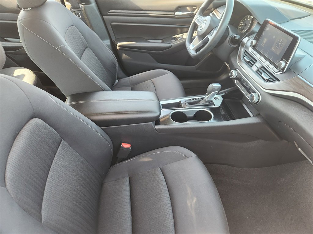 Used 2024 Nissan Altima 2.5 SV image 10