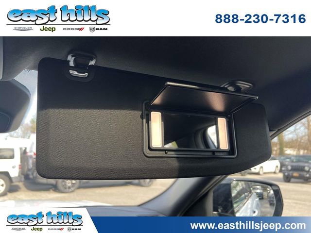Used 2025 Jeep Grand Cherokee Altitude AWD/4WD image 35