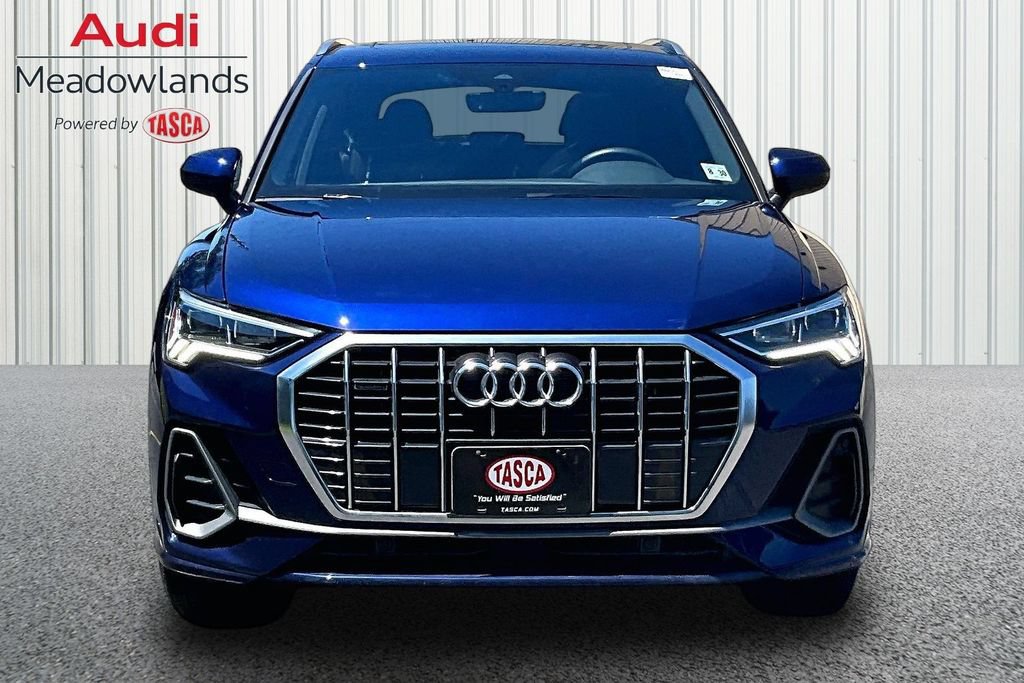 Used 2025 Audi Q3 2.0T Premium w/ Convenience Package AWD/4WD image 2