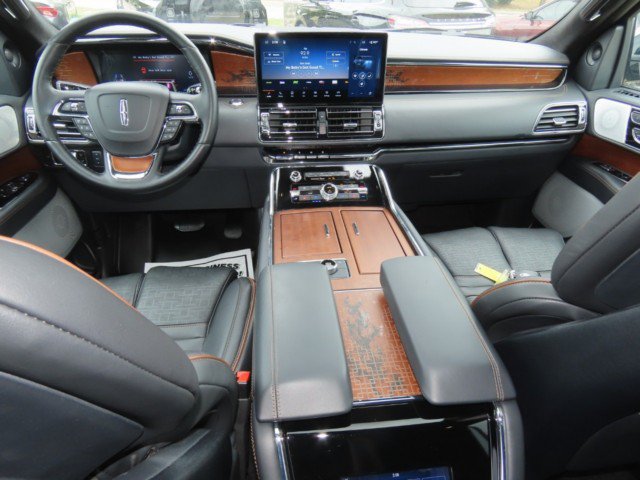 Certified 2024 Lincoln Navigator Black Label AWD/4WD image 23