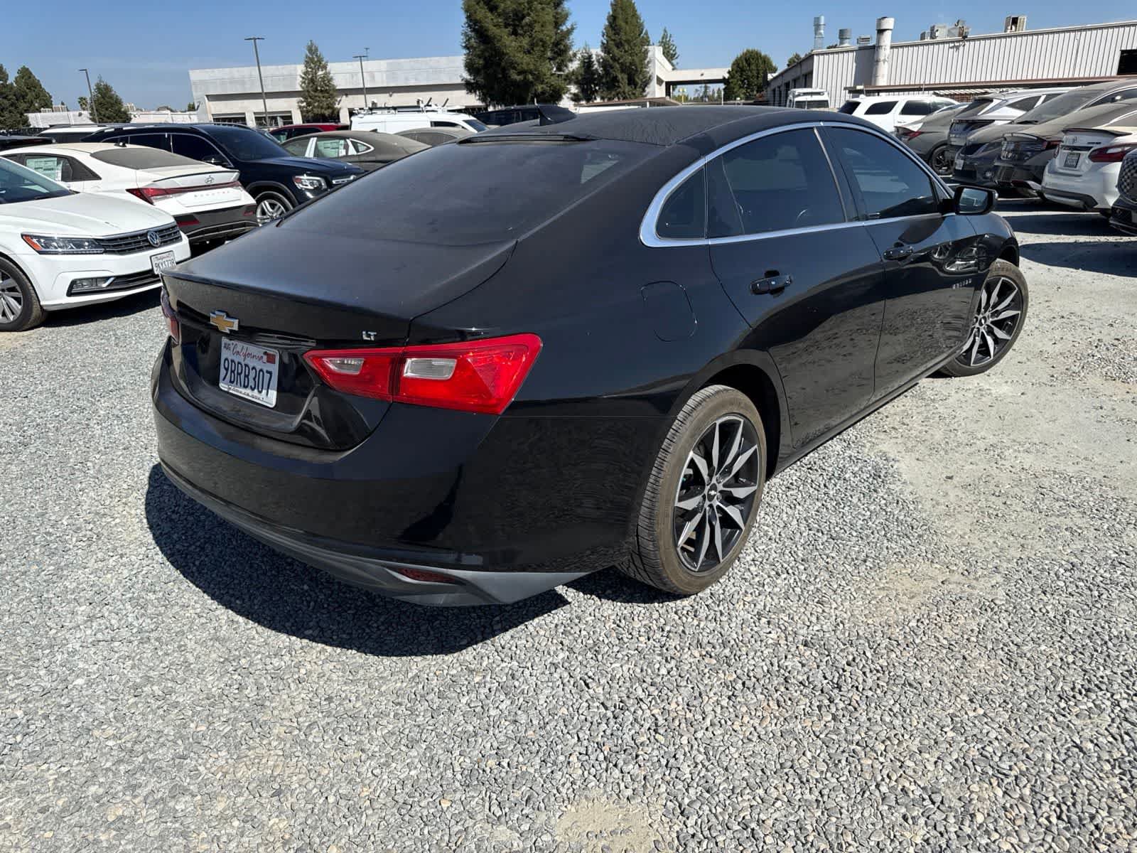 Used 2017 Chevrolet Malibu LT w/ Leather Package FWD image 5