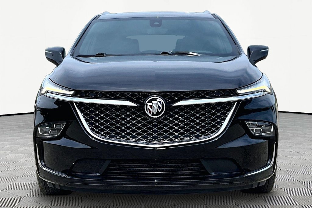 Used 2023 Buick Enclave Avenir w/ Avenir Technology Package AWD/4WD image 3