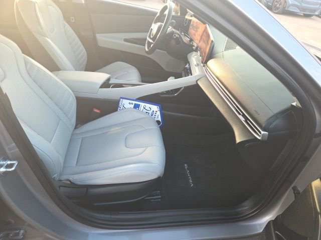 Used 2025 Hyundai Elantra Limited image 20