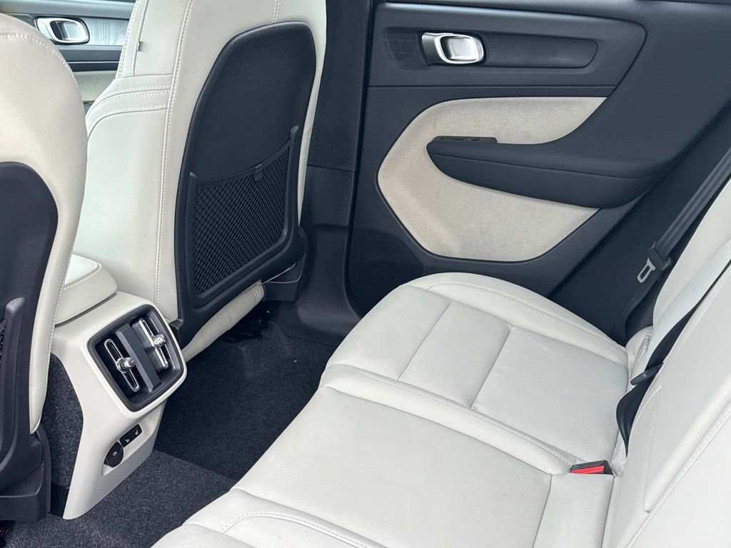 New 2026 Volvo XC40 B5 Ultra w/ Climate Package AWD/4WD image 12