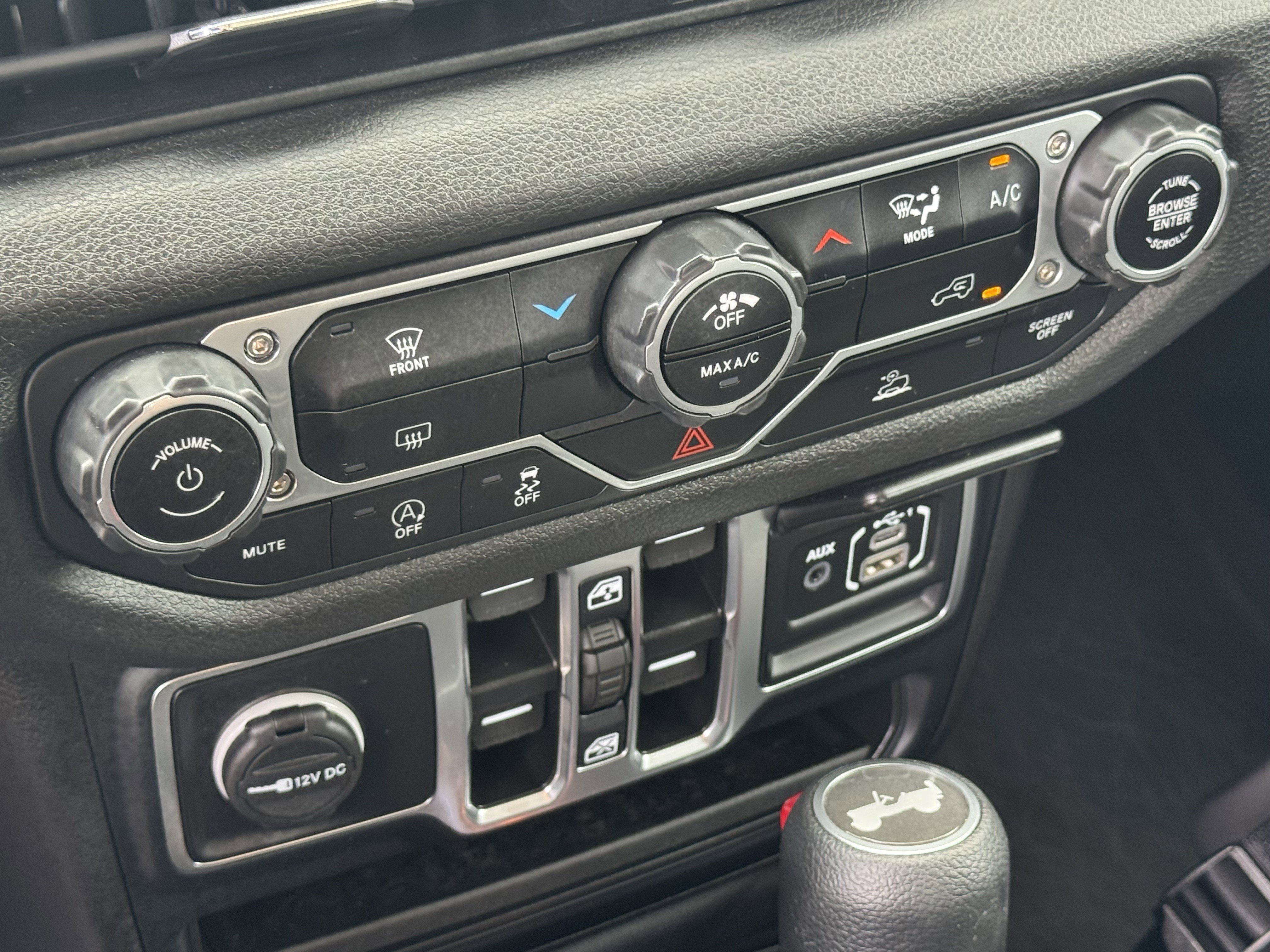 Used 2025 Jeep Wrangler Sport image 21