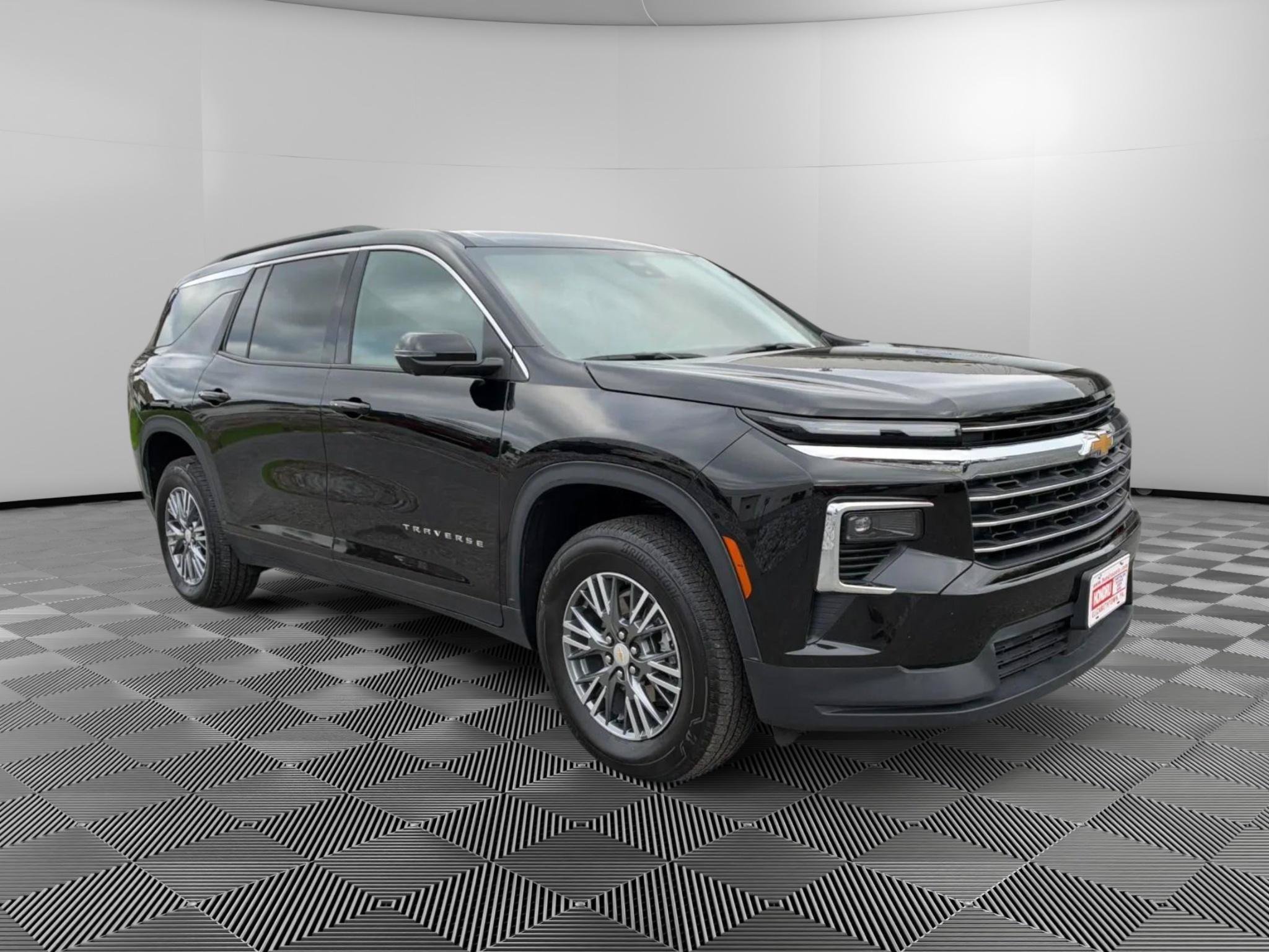 Used 2026 Chevrolet Traverse LT w/ Driver Confidence Package AWD/4WD image 2