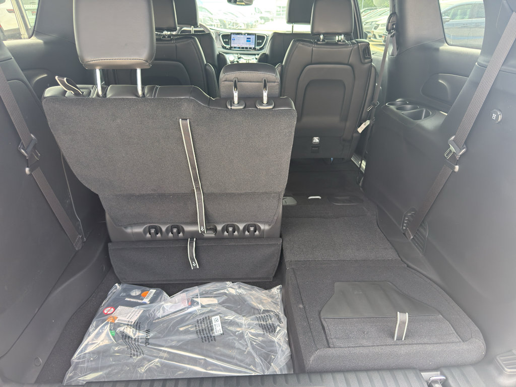 New 2026 Chrysler Pacifica Select FWD image 36