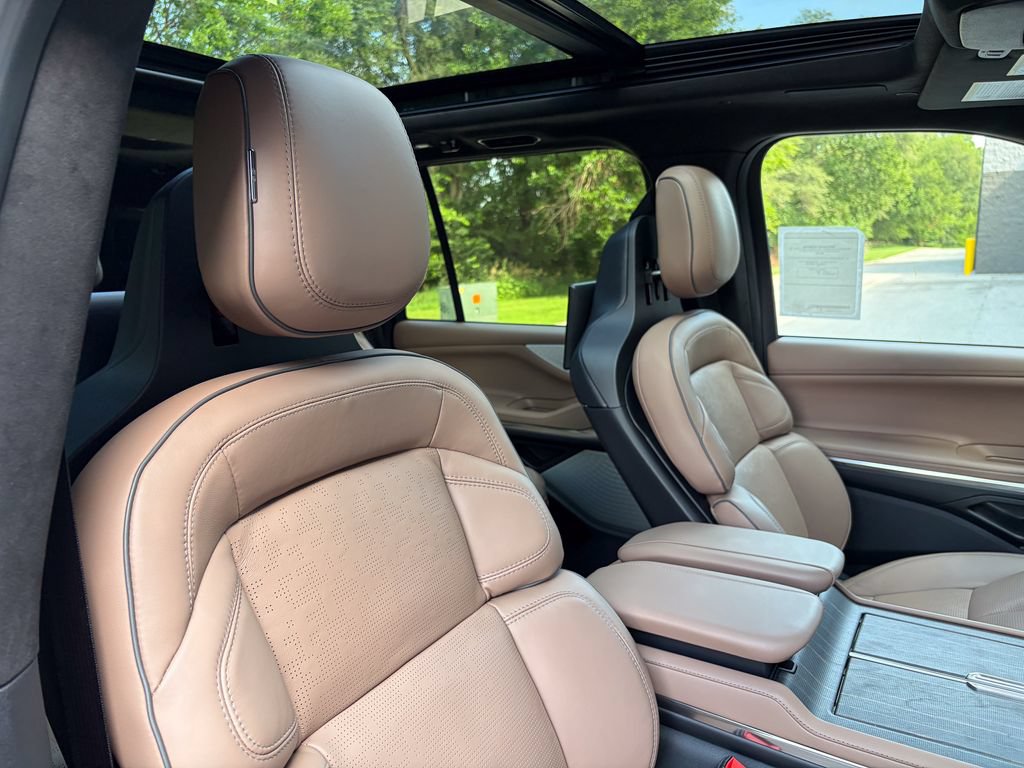 New 2027 Lincoln Navigator Black Label AWD/4WD image 42