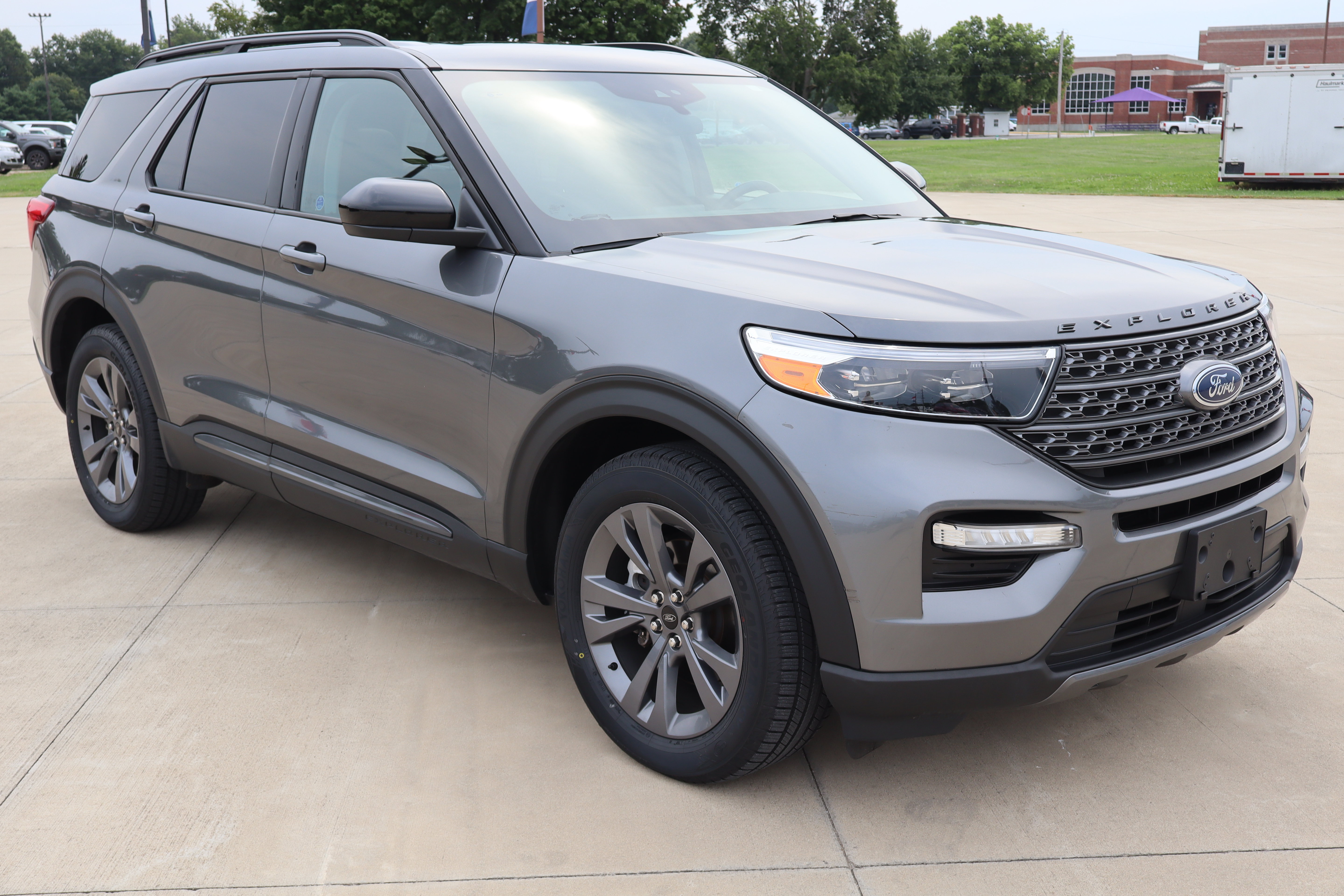 Used 2023 Ford Explorer XLT w/ Equipment Group 202A AWD/4WD image 3
