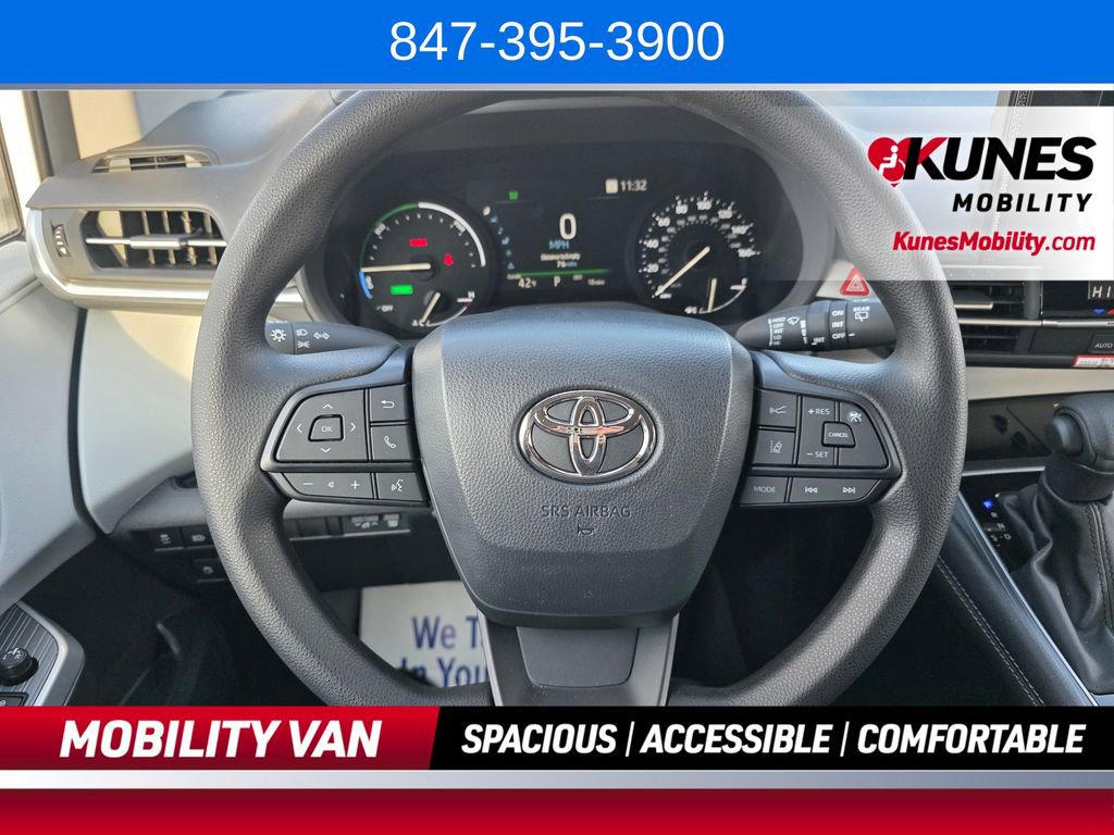 Used 2026 Toyota Sienna LE FWD image 43