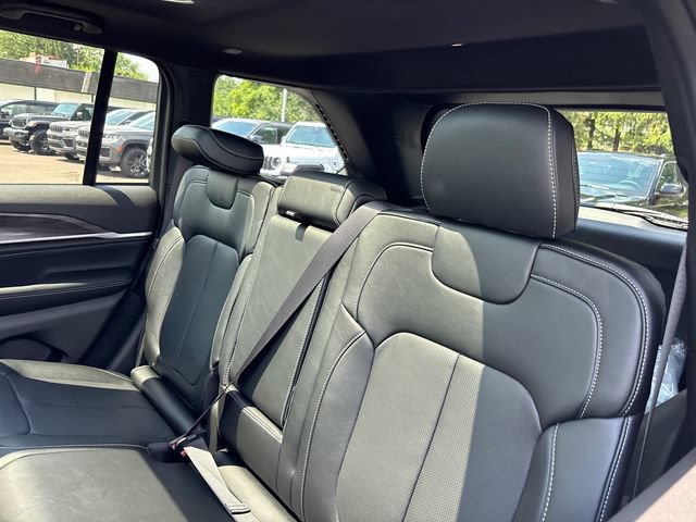 New 2026 Jeep Grand Cherokee Limited AWD/4WD image 8